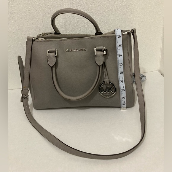 Michael Kors Signature Large Heather Grey Saffiano Leather Sutton Satchel Purse. - Picture 7 of 16